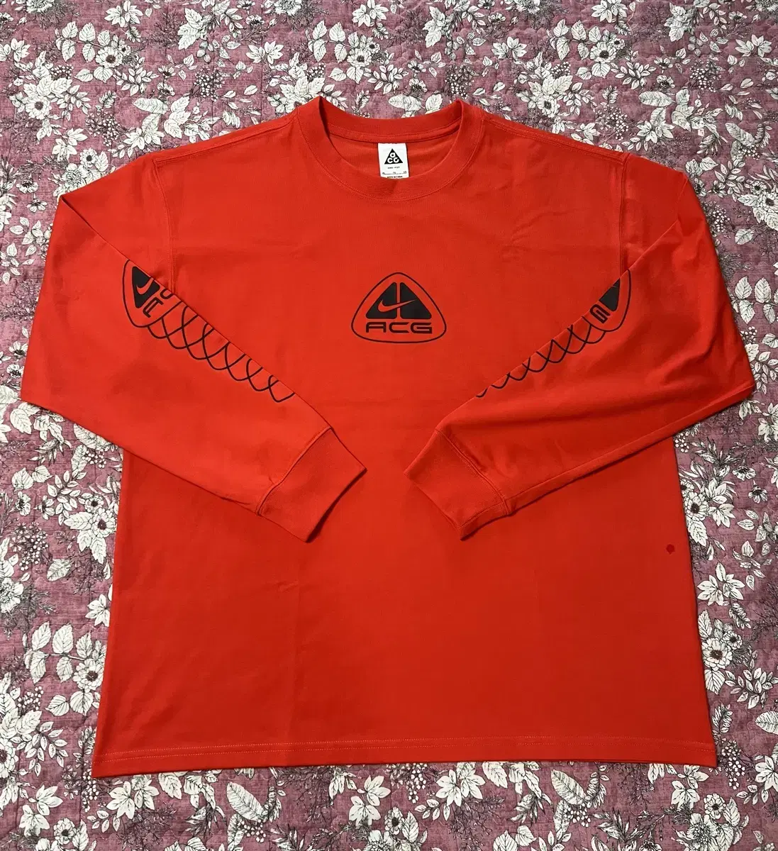 Nike ACG Long Sleeve T-Shirt