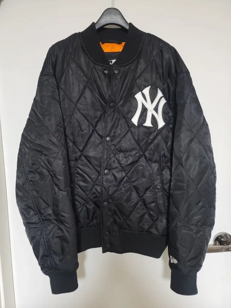 New Era Varsity Public Jumper Bomber L