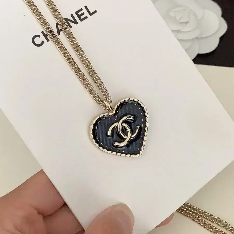 CHANEL 신제품하트 cc 목걸이