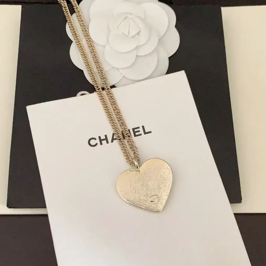 CHANEL 신제품하트 cc 목걸이