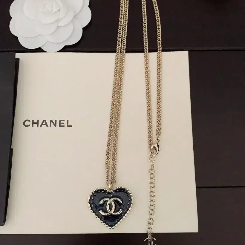 CHANEL 신제품하트 cc 목걸이