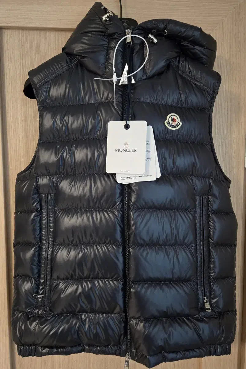 NEW) Moncler BARANT 24FW Men's Padded Vest sell (