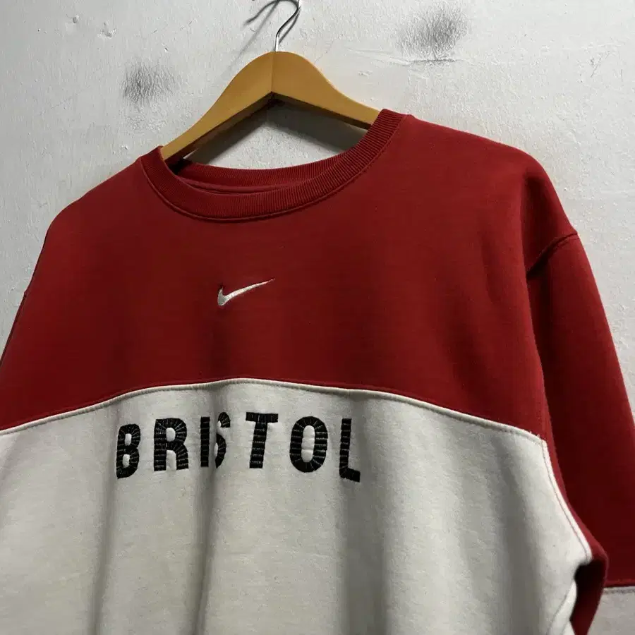 100-105 NIKE 나이키 BRISTOL 스우시 로고 기모 맨투맨