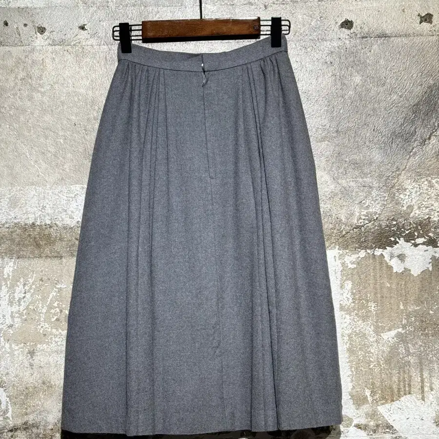 LUI CHANTANT Pin Tuck Skirt