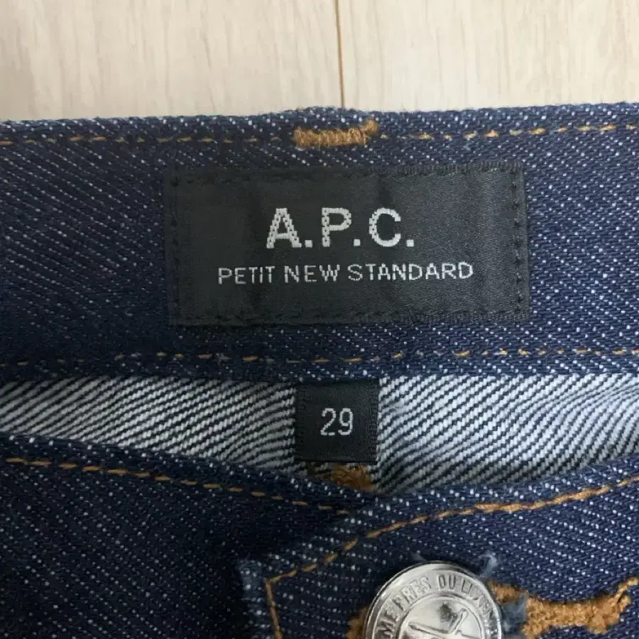 아페쎄 A.P.C. 쁘띠 뉴 스탠다드 셀비지 데님 29