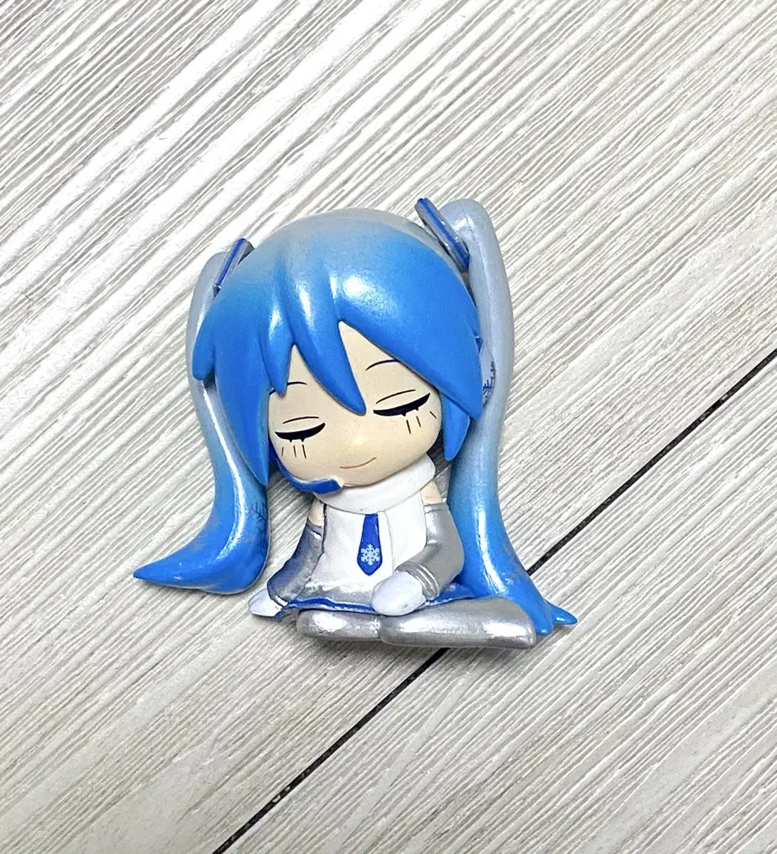 Yuki Hatsunemiku Shoulder Kung Gacha Figures