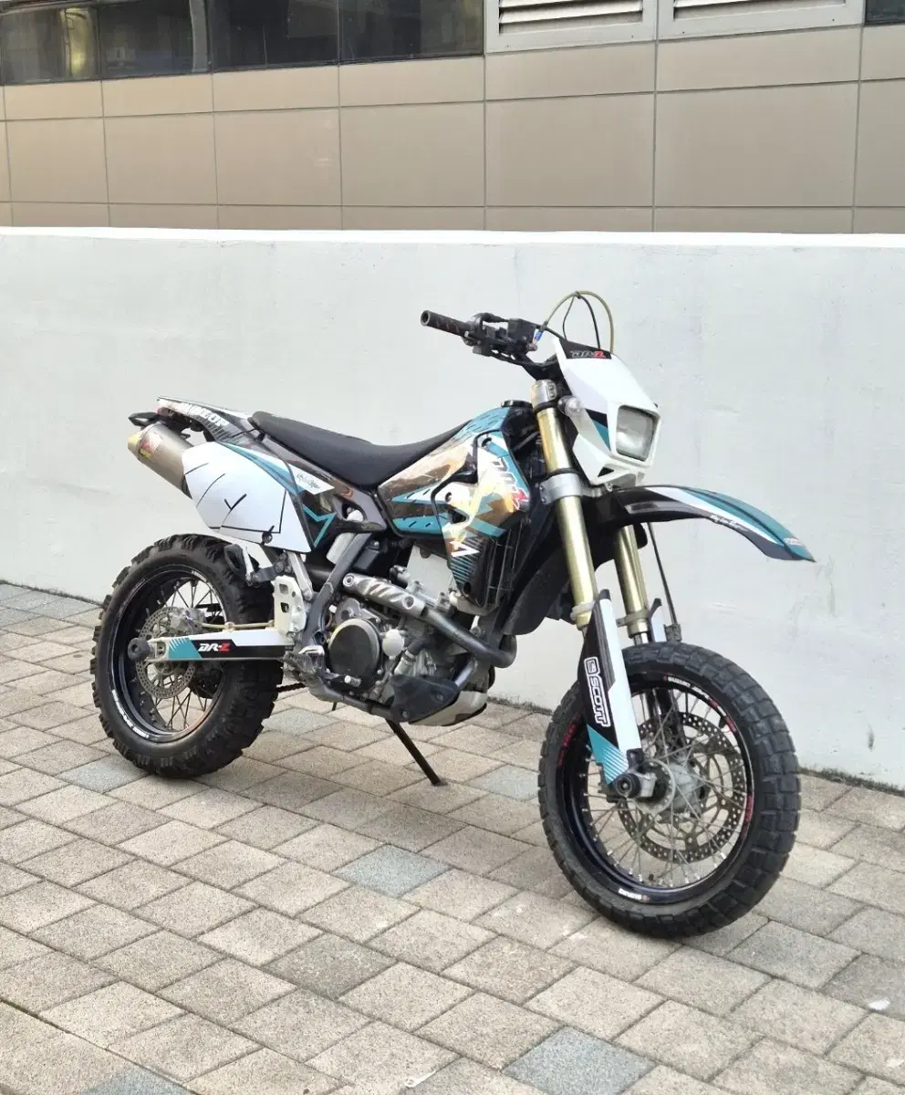 스즈끼 DR400 DRZ400SM 판매합니다.