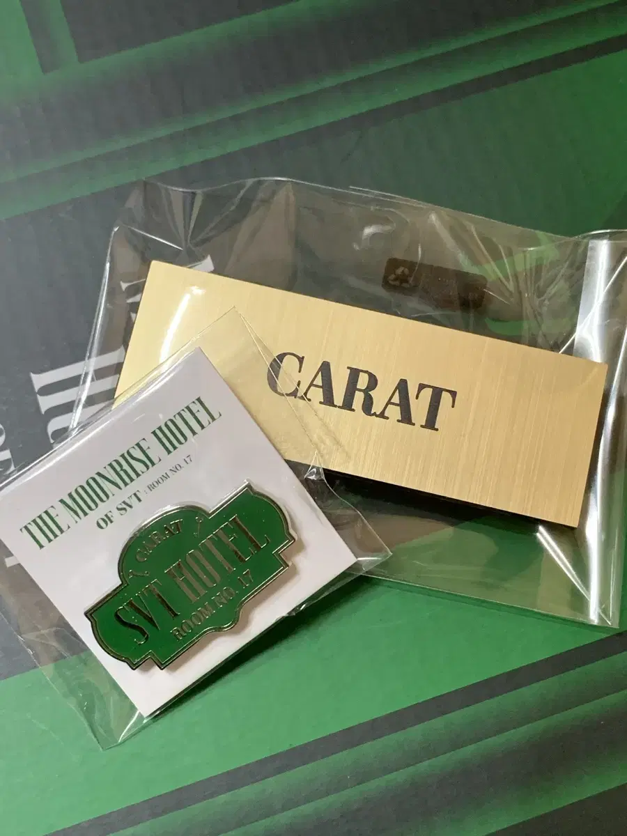 Seventeen weverse Membership HotelSeventeen Carat Badge+Badge