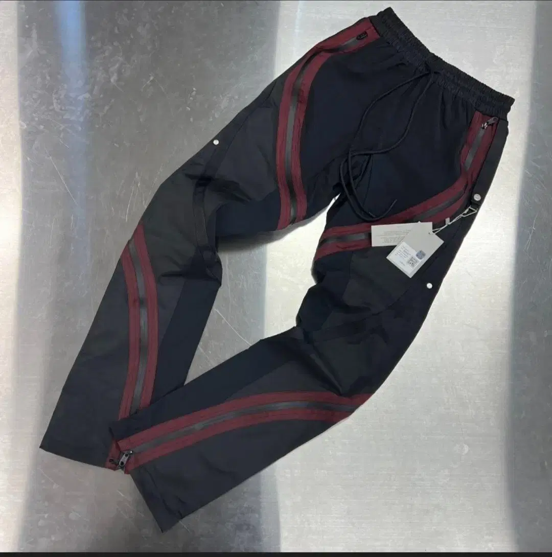 [3] UndermyCar Twist Zipline Taping Pants Region01 Black Wine