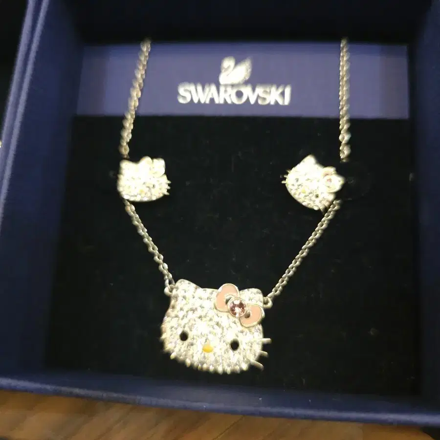 SWAROVSKI 스와로브스키키티콜라보목걸이귀걸이