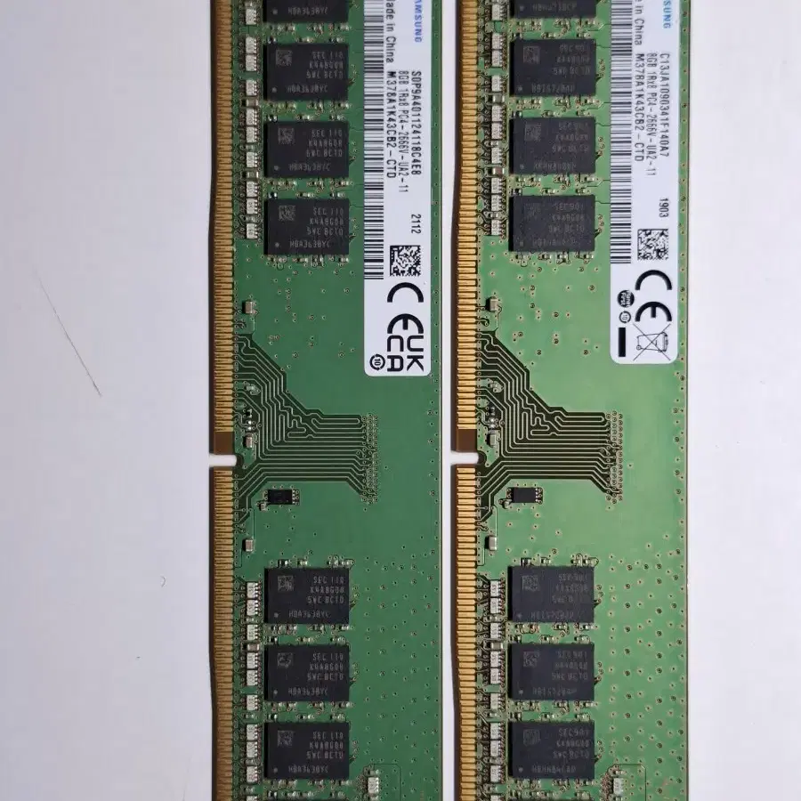 삼성 DDR4 8GB 2개 판매합니다.