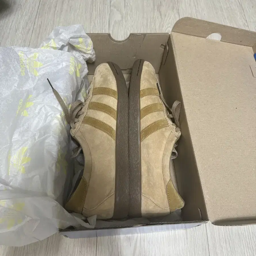 아디다스 275 Adidas 토바코 Pantone Mesa GY7396