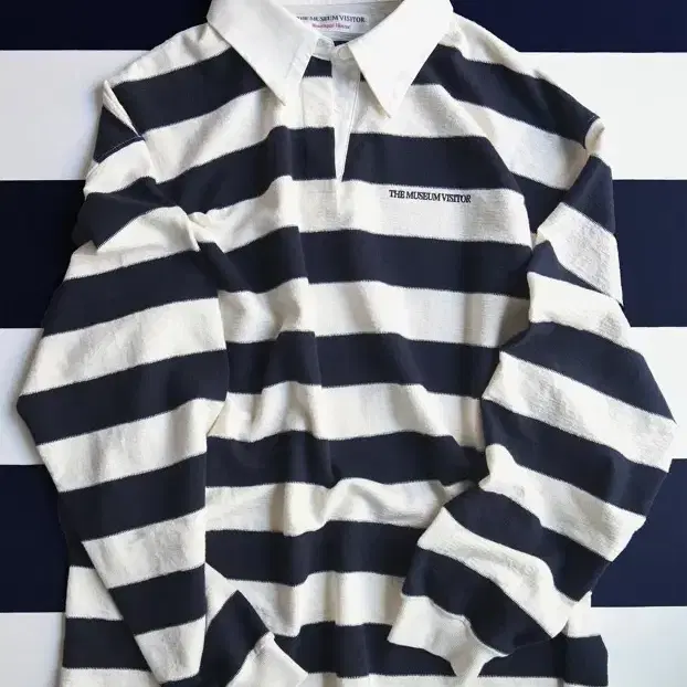 더뮤지엄비지터 LOGO STITCHED STRIPE PK SHIRT M