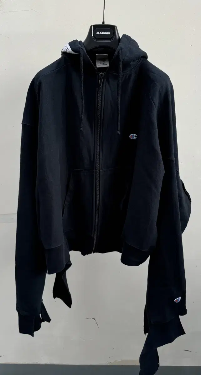 Vetements x Champion Oversized Black Hooded Zip Up VETEMENTS x CHA