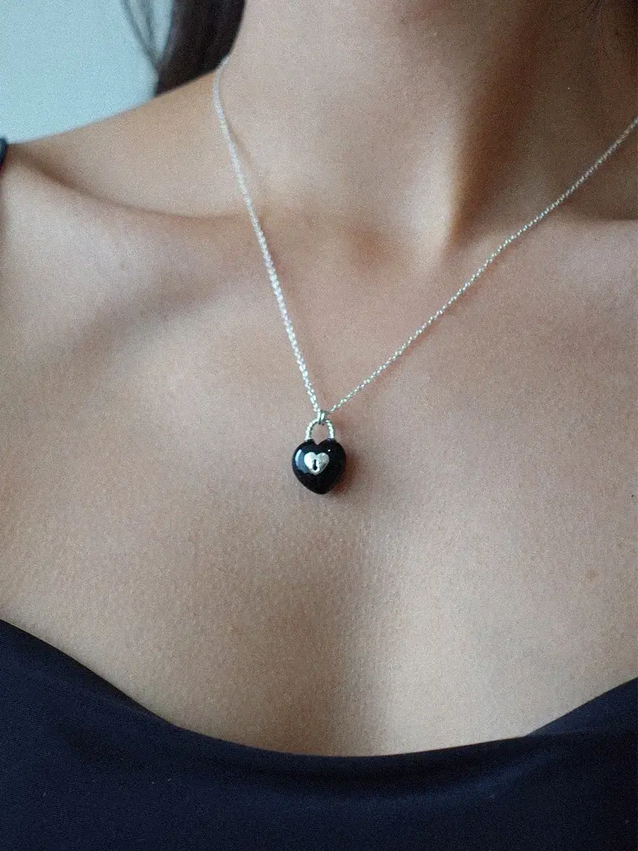 앙스모멍 Heart Lock Necklace (onyx)