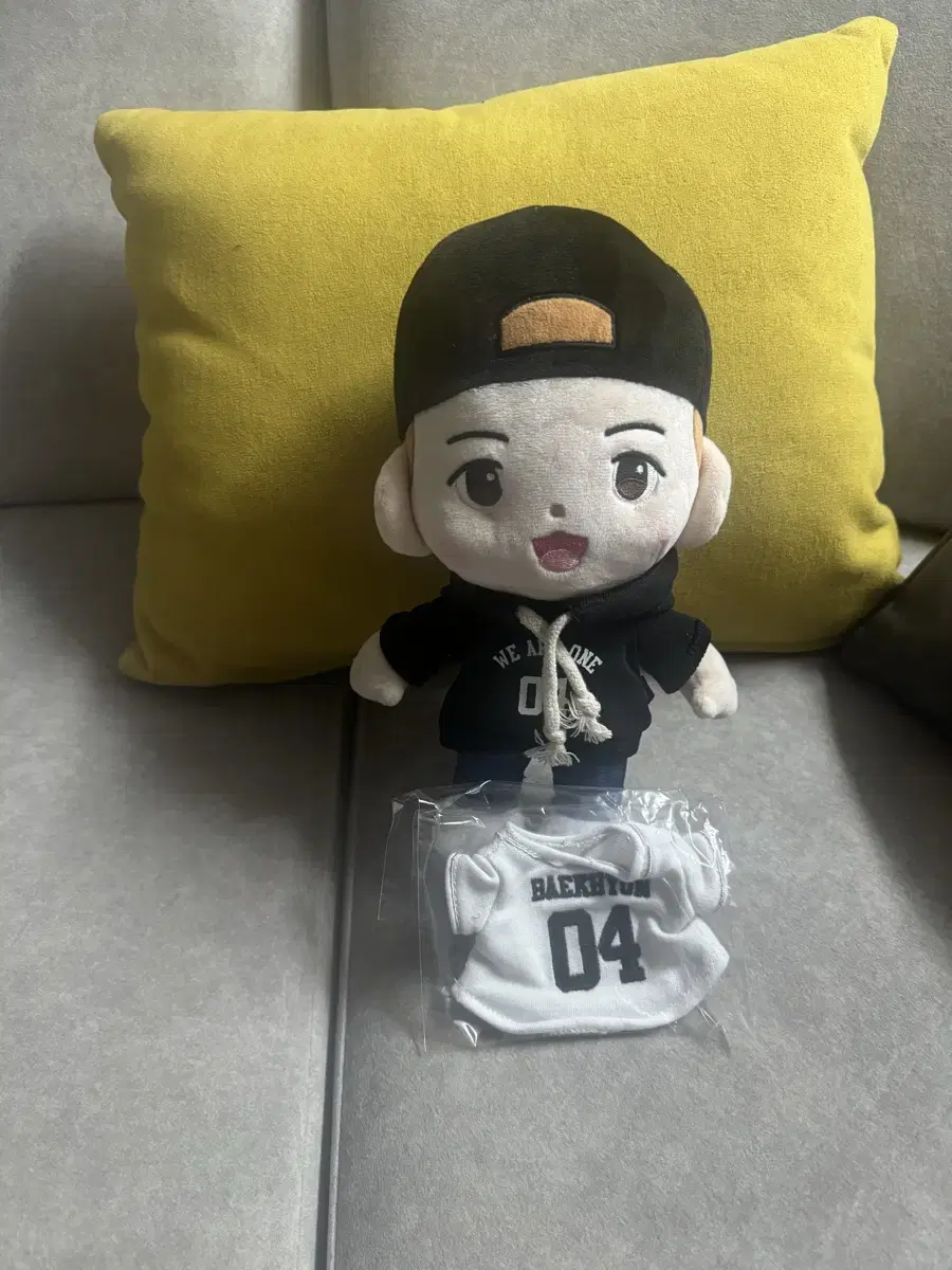 Official goods baekhyun doll are sold!