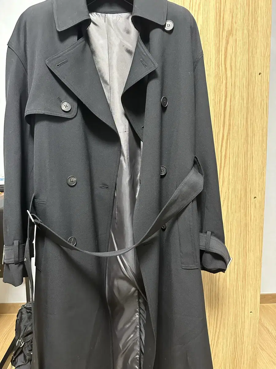 Elmood Trenchcoat