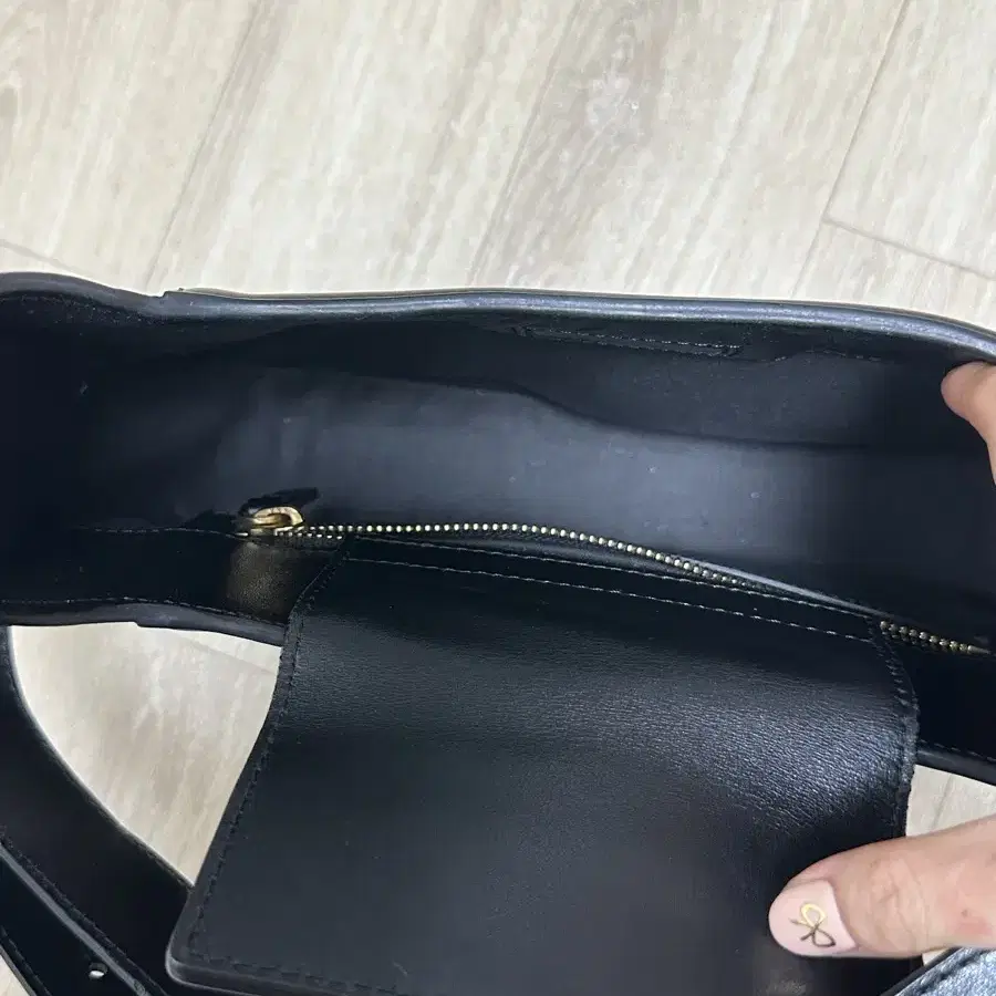 에르베 루나 CLASSIC 20 LUNE HOBO BAG 블랙