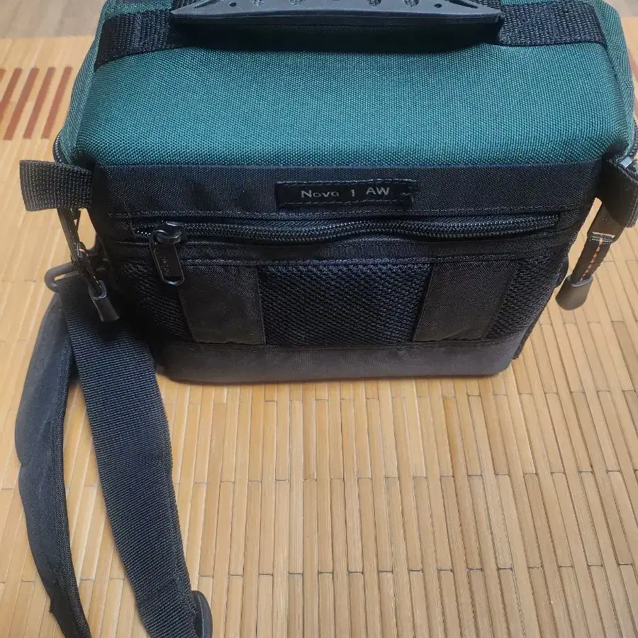 LOWEPRO 카메라가방NOVA  1  AW-(120)팝니다