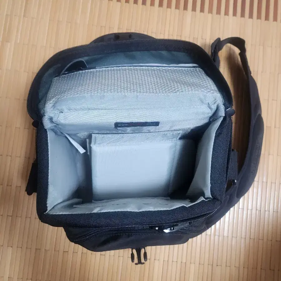 LOWEPRO 카메라가방NOVA  1  AW-(120)팝니다