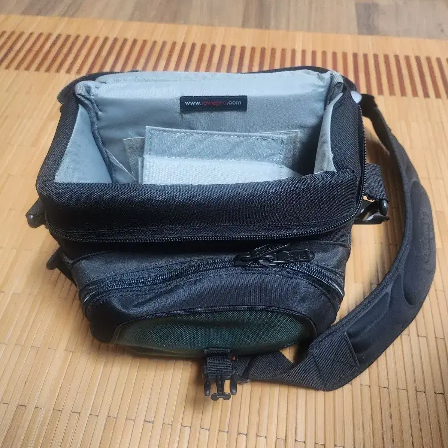 LOWEPRO 카메라가방NOVA  1  AW-(120)팝니다