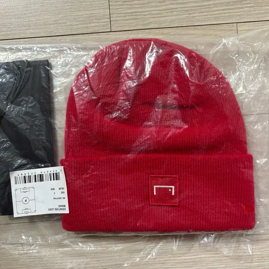 골스튜디오 비니 SIGNATURE LOGO BEANIE-RED