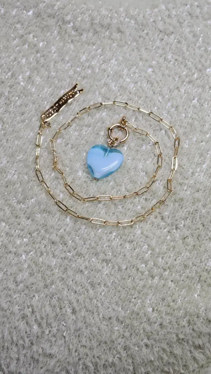 어거스트 하모니 목걸이 Blue Milk Heart Necklace