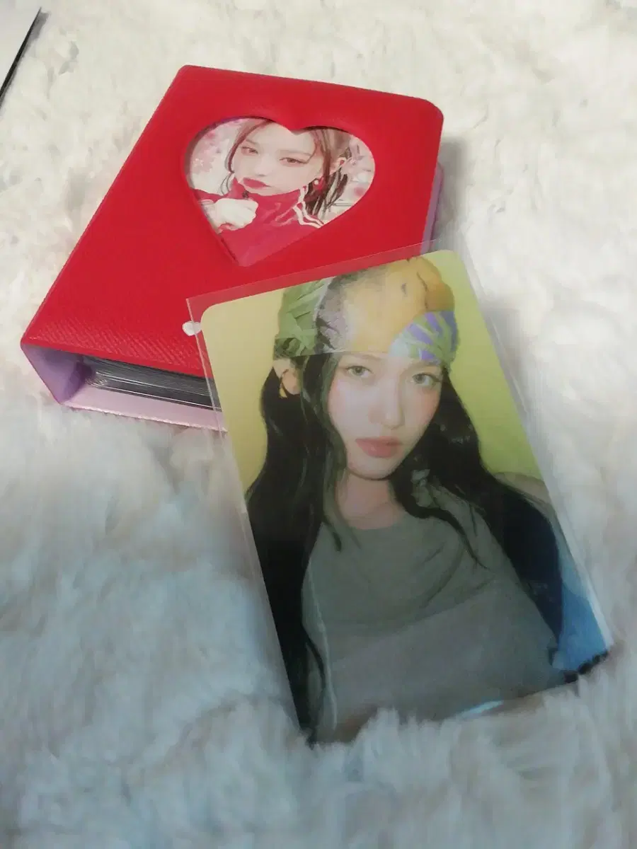 Ive got a switch ssq 2 of them pre-order benefit and a conpo leeseo wts! switchprivilegesphotocard