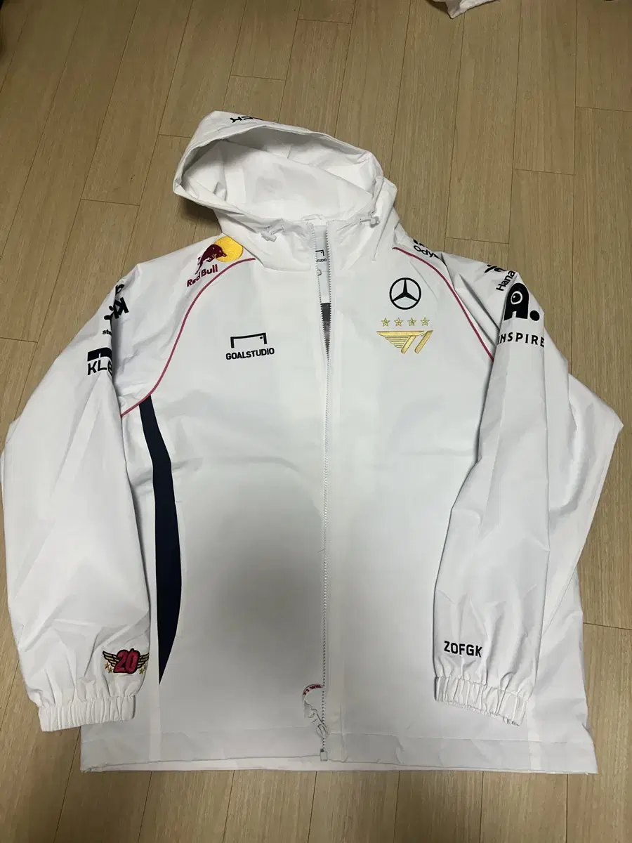 Tee One Worlds Jacket Large New