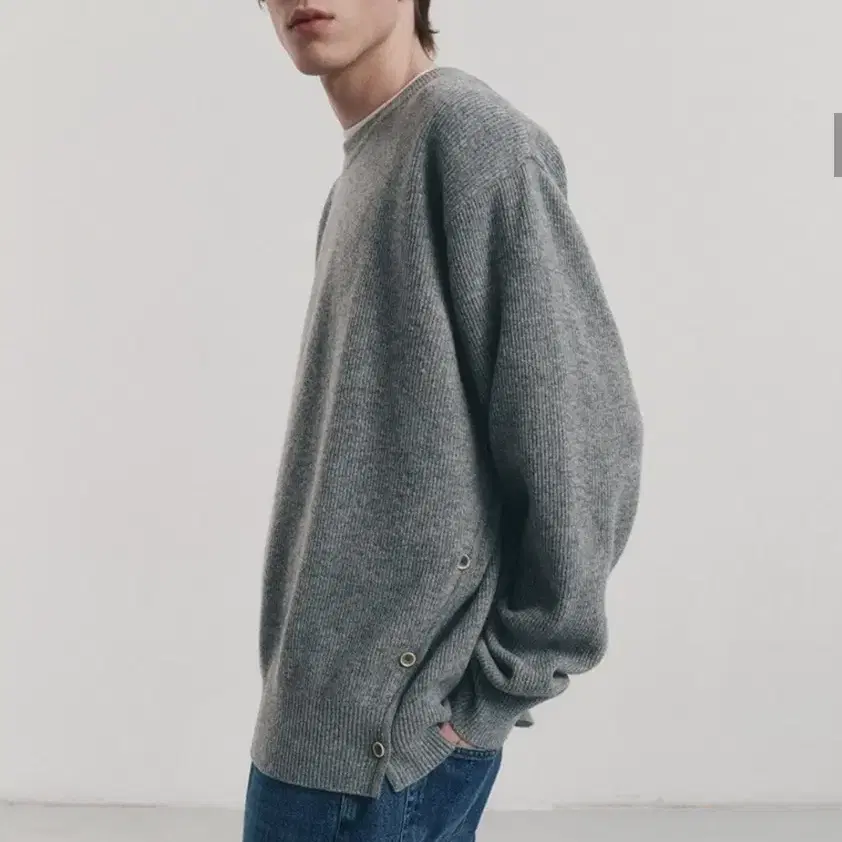 던스트 (UNISEX) BUTTONED CREWNECK SWEATER