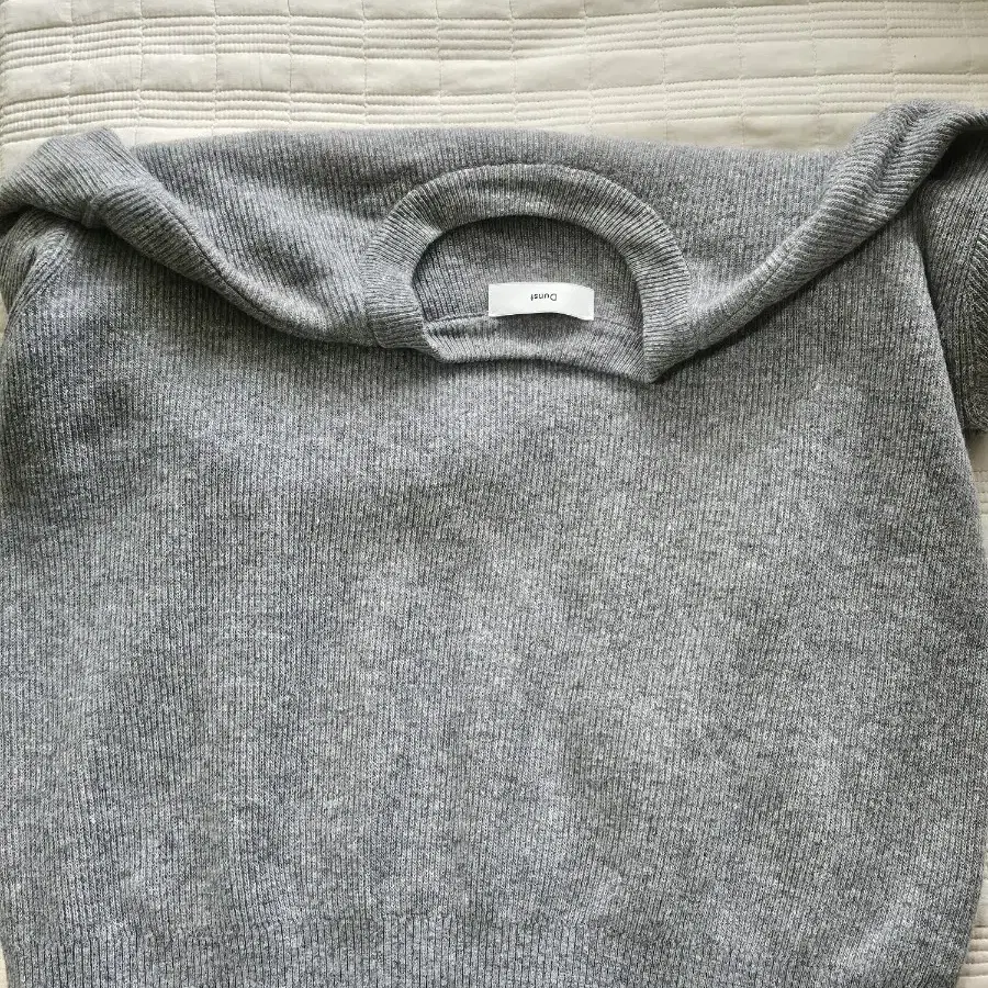 던스트 (UNISEX) BUTTONED CREWNECK SWEATER