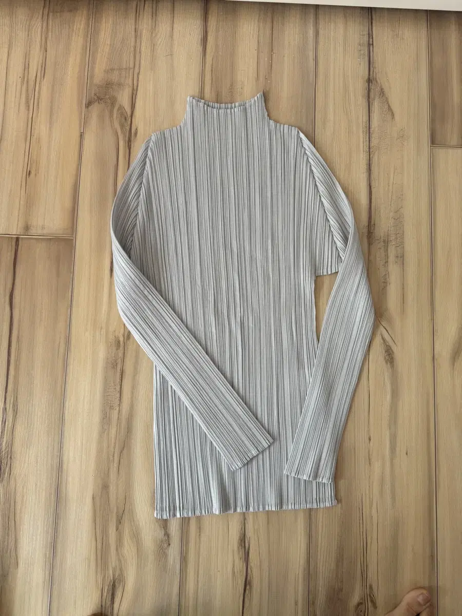 Pleated light gray 3 sizes