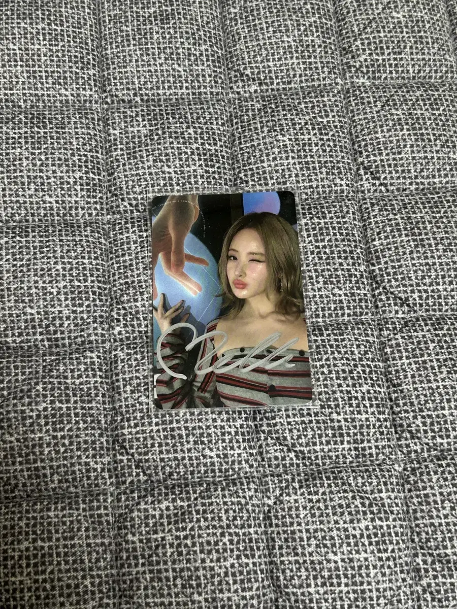 Kiss of Life belle Garwood Week 2 broadcast sign photocard WTS