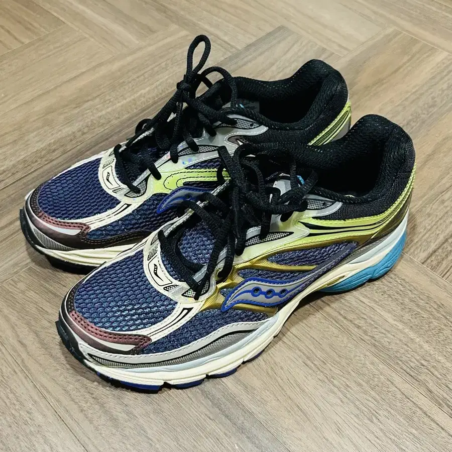 Saucony Progrid Omni 9 270 새상품