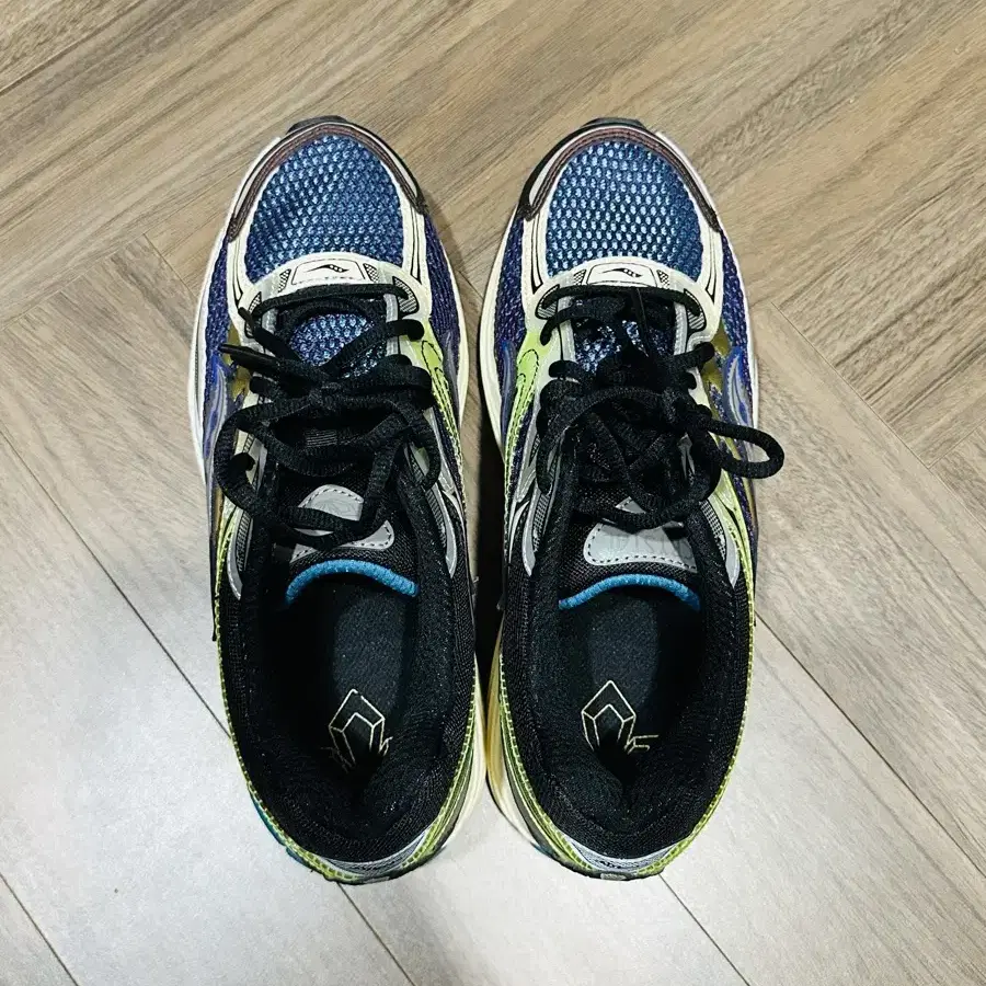 Saucony Progrid Omni 9 270 새상품