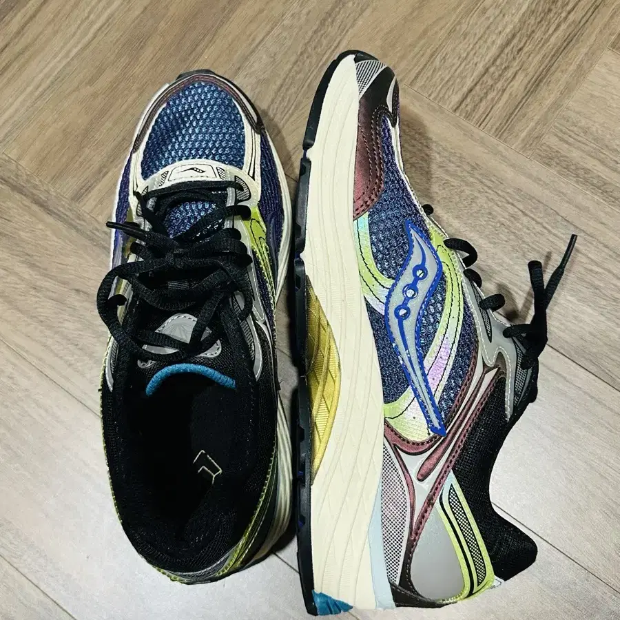 Saucony Progrid Omni 9 270 새상품