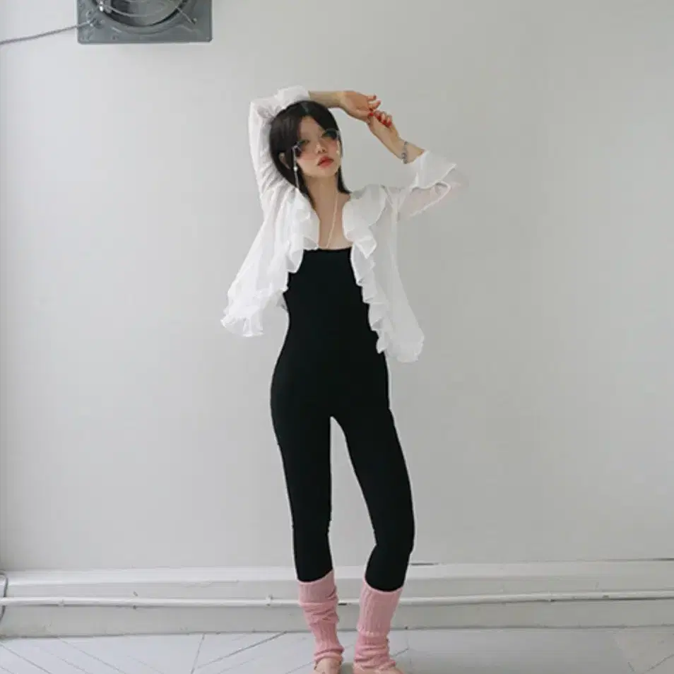 구해요! freckle long bodysuit in black