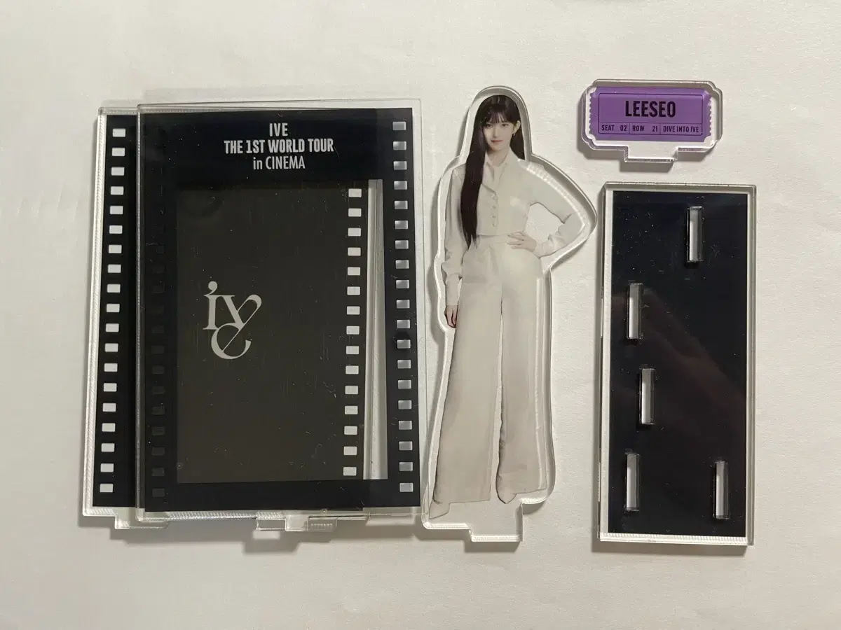 Ive cinema leeseo sells acrylic stands