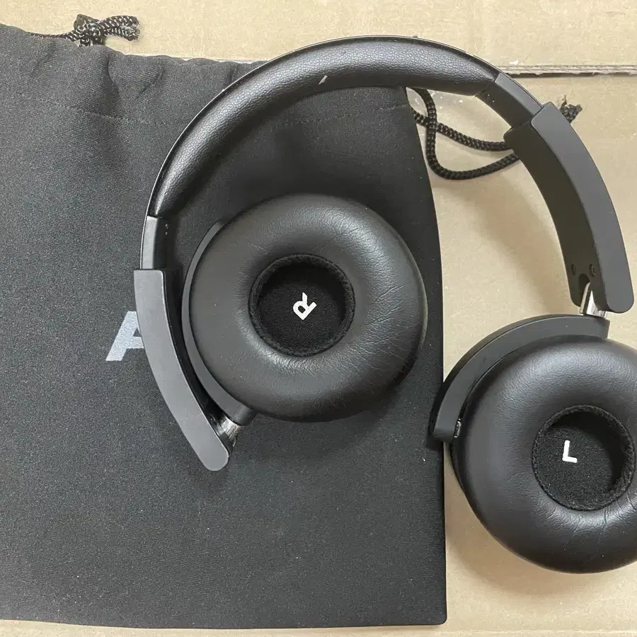 AKG 헤드폰 Y50