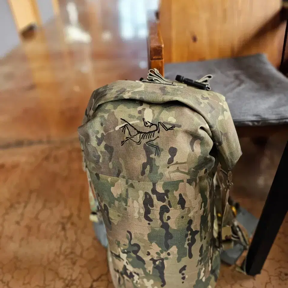 ARC'TERYX 아크테릭스 ArcticSleek DryPack 40 with pouches on