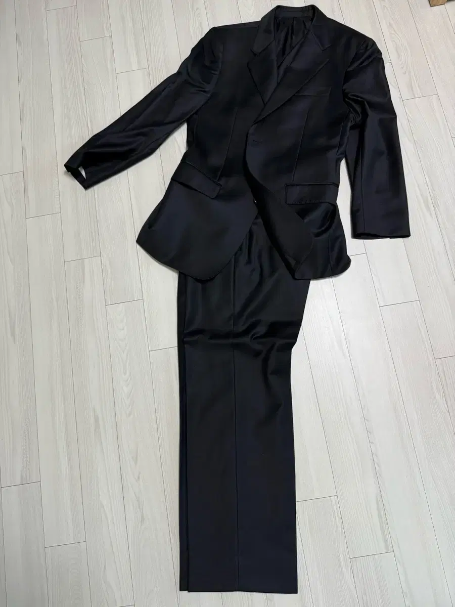 Tailored black