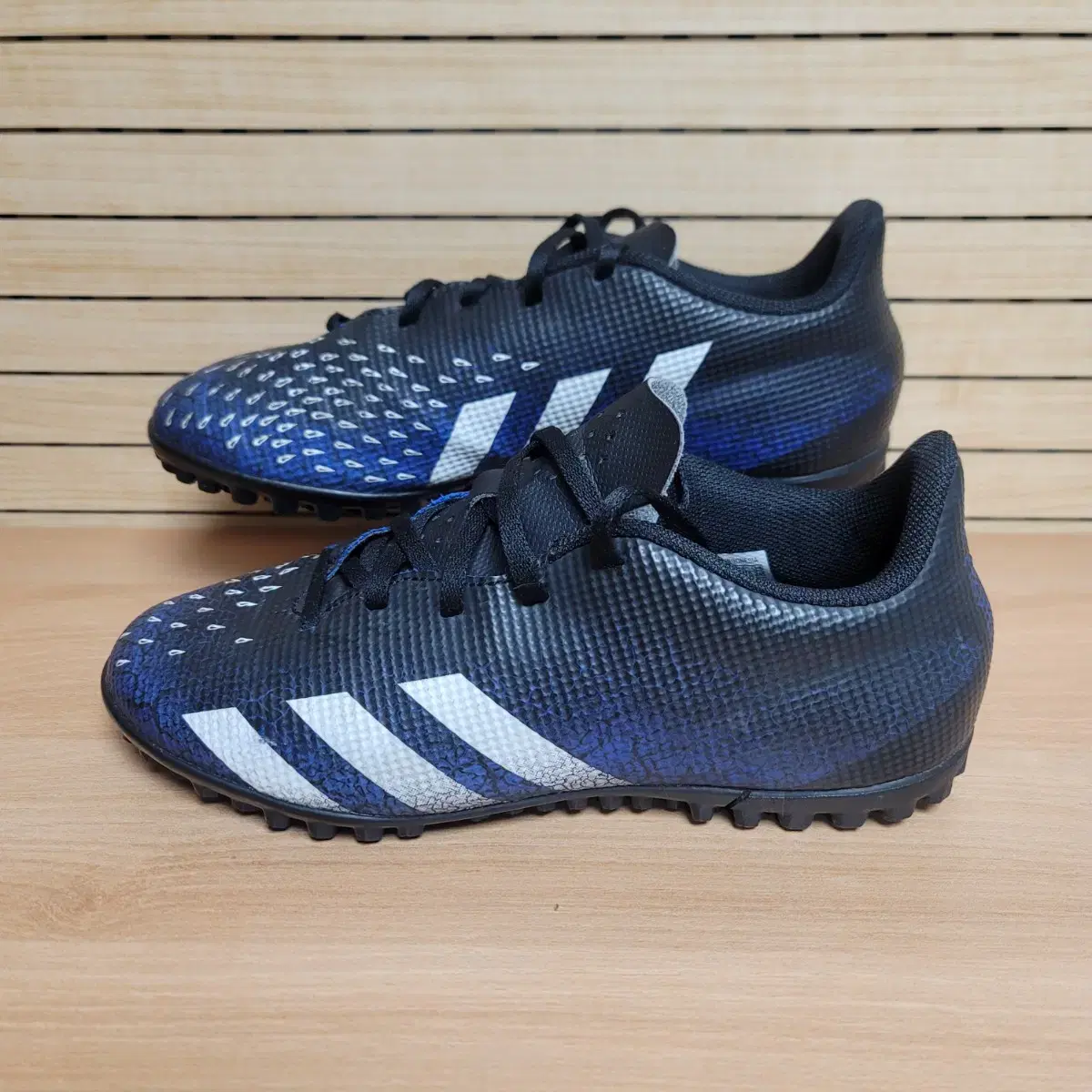 Adidas Predator Frec.4 TF Futsal Shoes 250