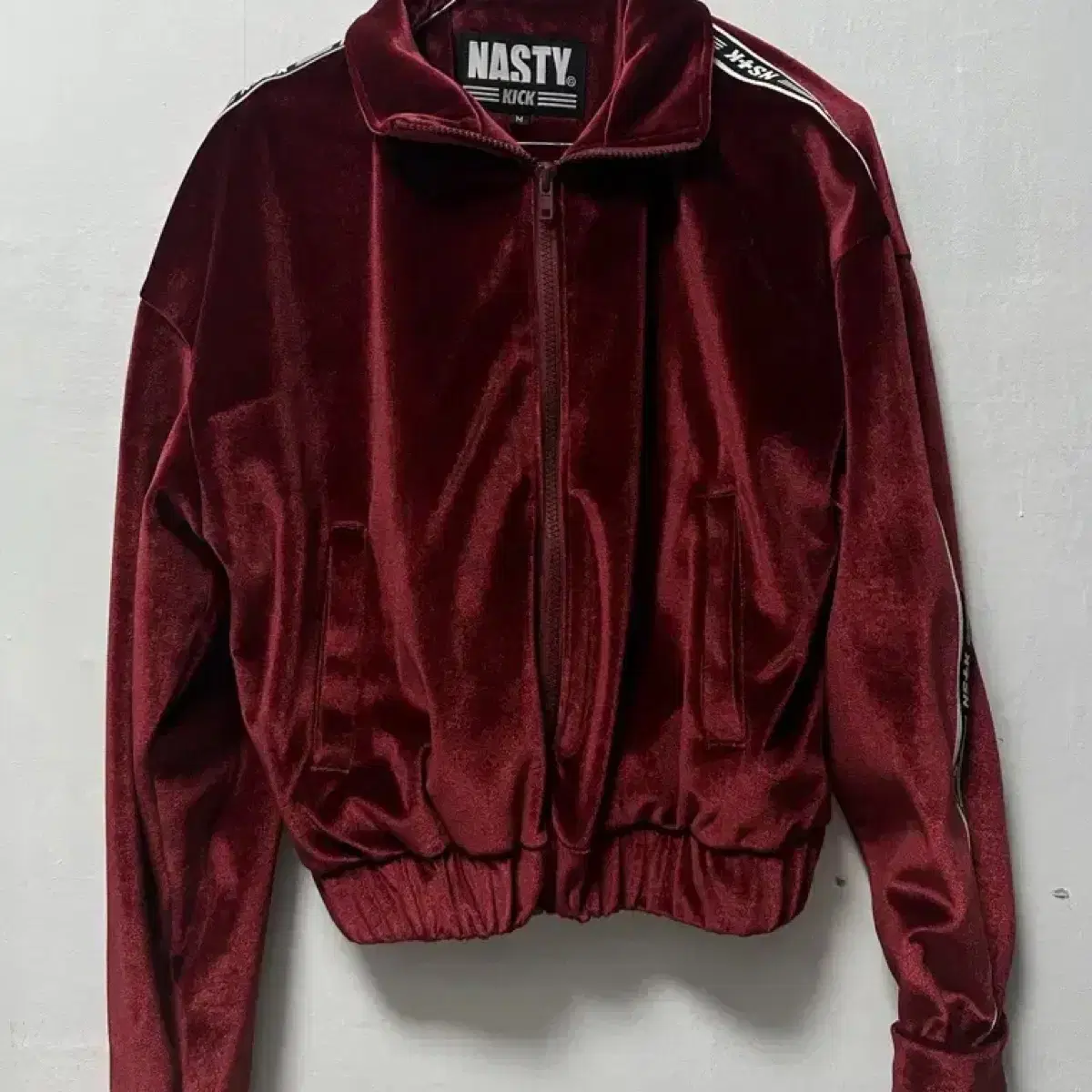 (무배) Nastykick 벨벳 크롭자켓