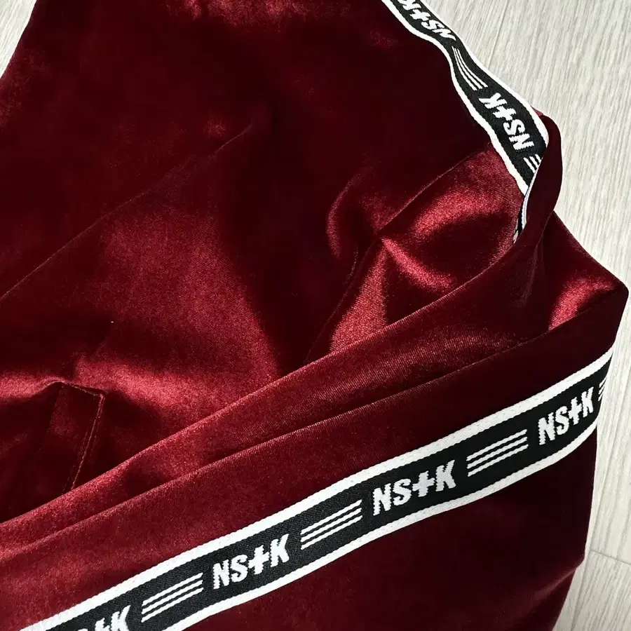 (무배) Nastykick 벨벳 크롭자켓