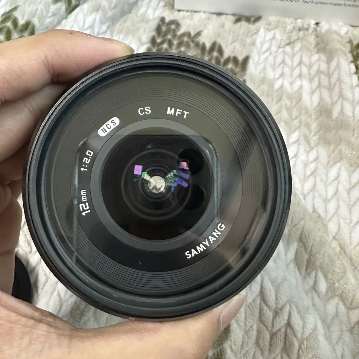 삼양 12mm F2.0 MFT 렌즈 팝니다