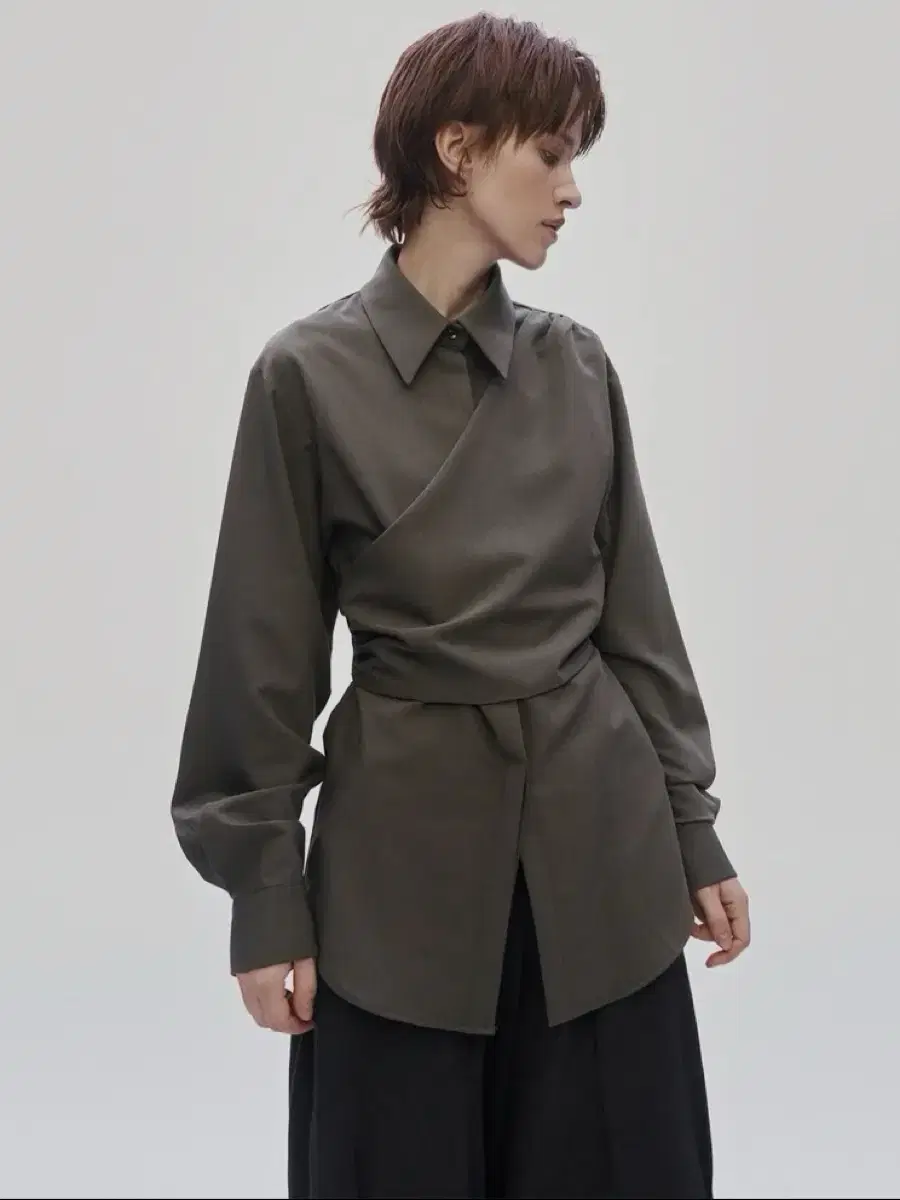 트리밍버드 Wrap Shirring Blouse (Ash Brown)