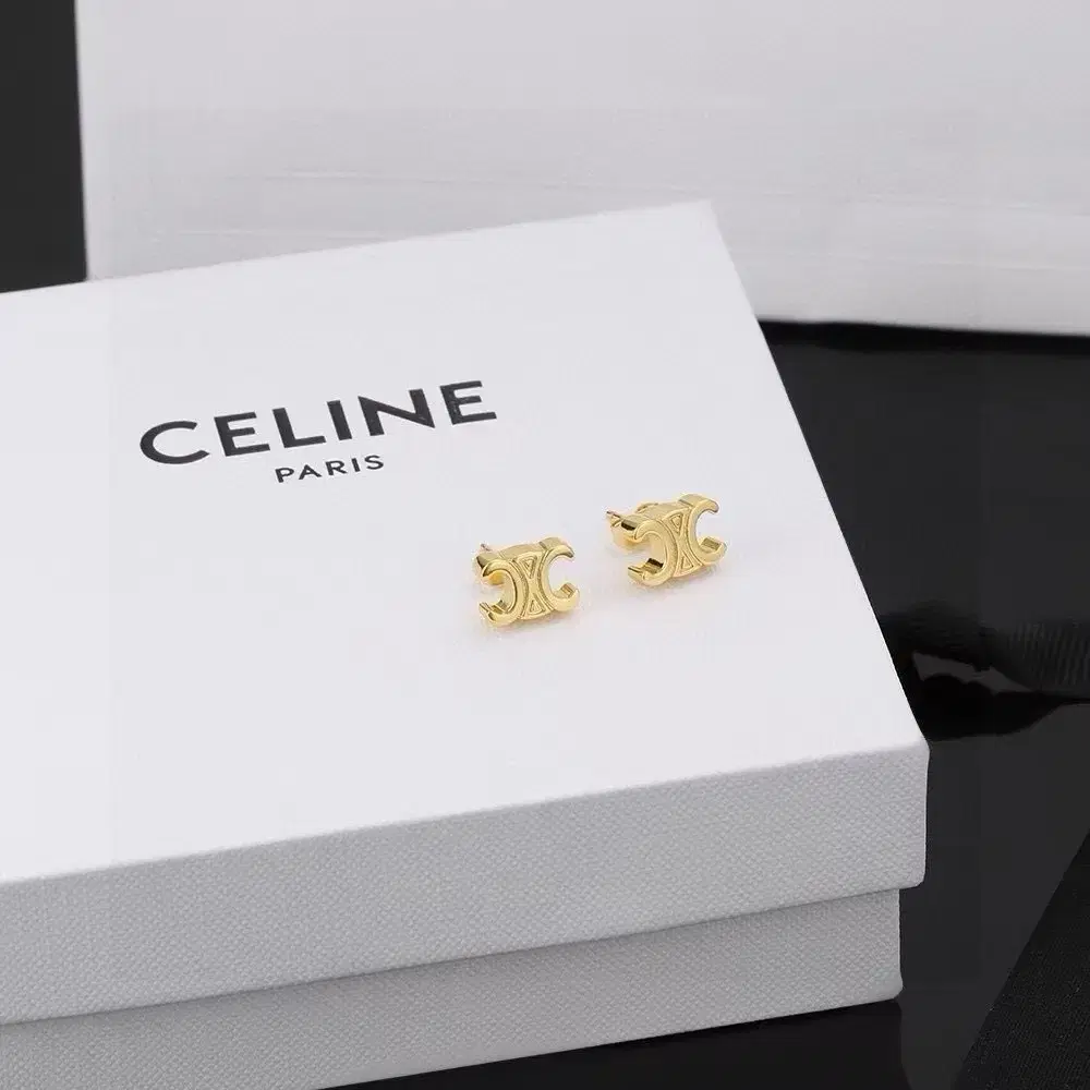 celine 셀린 신제품 에펠탑 귀걸이드