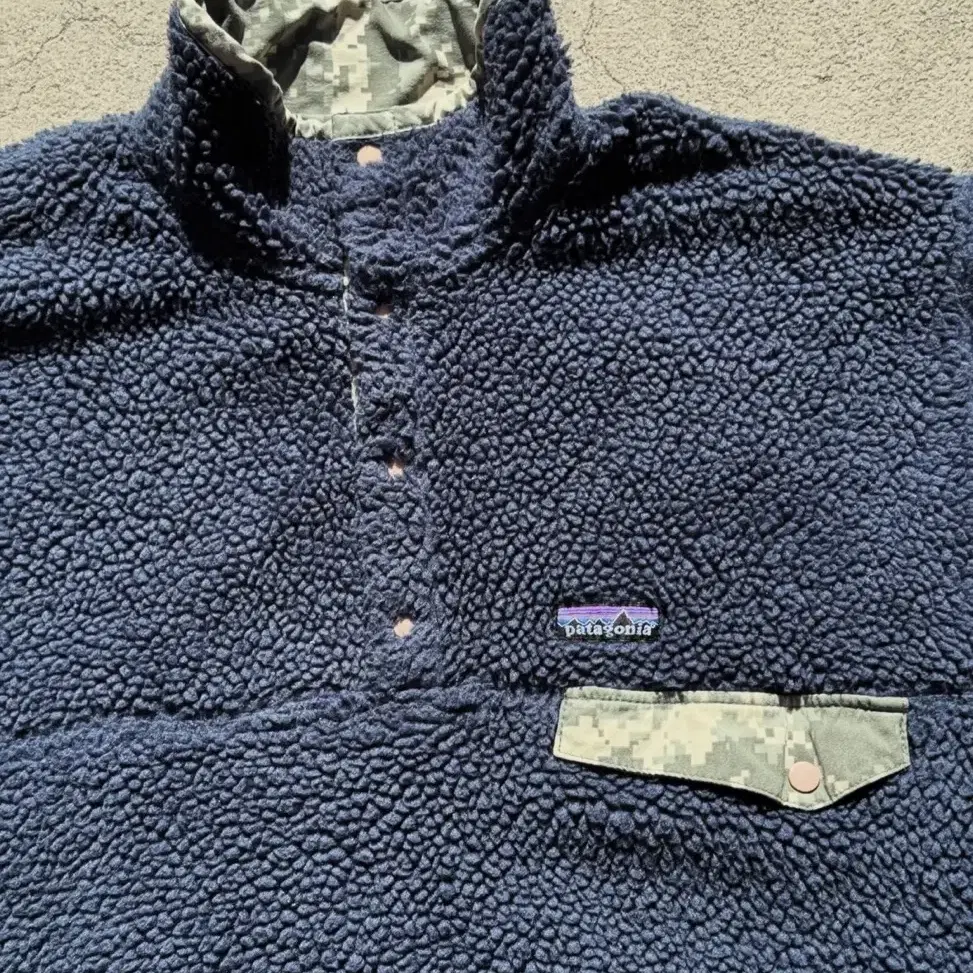 Patagonia MARS reversible snap t