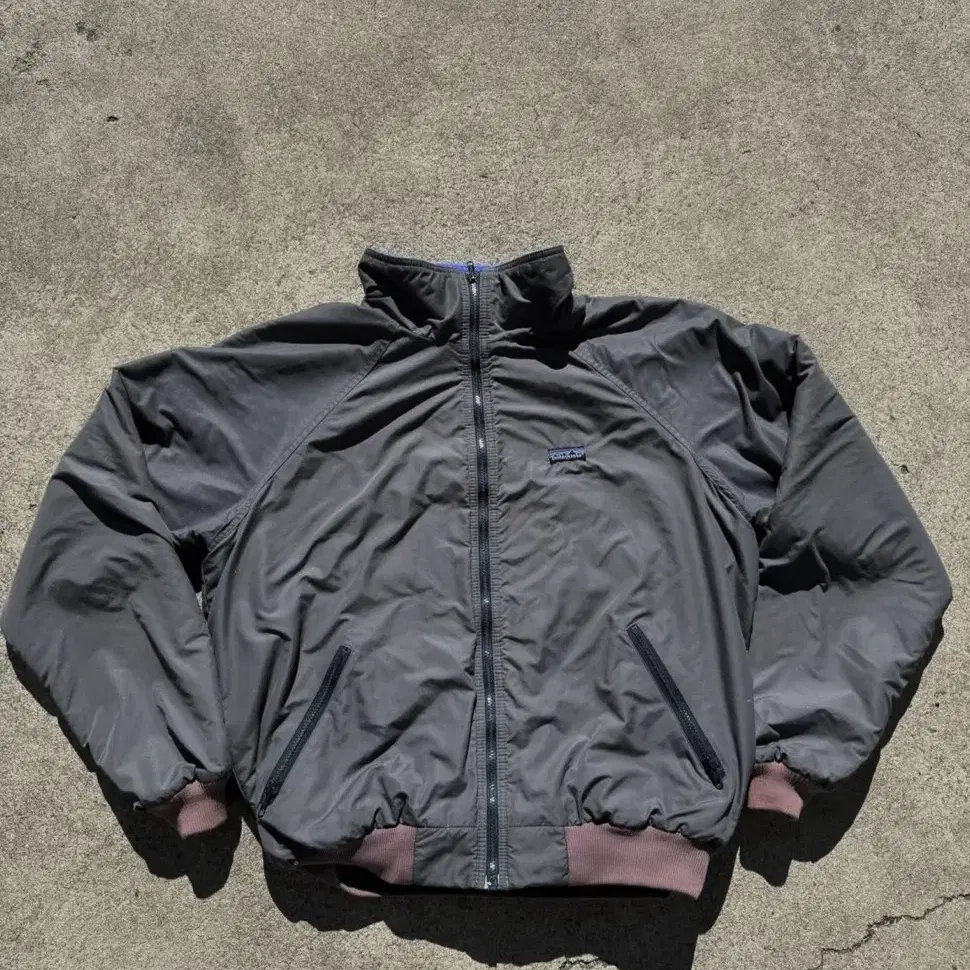 8-90s patagonia full-zip bomber