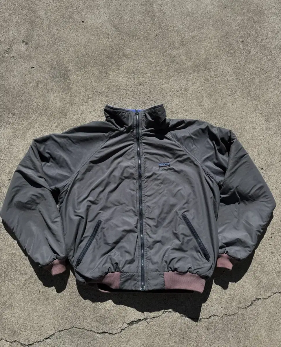 8-90s patagonia full-zip bomber